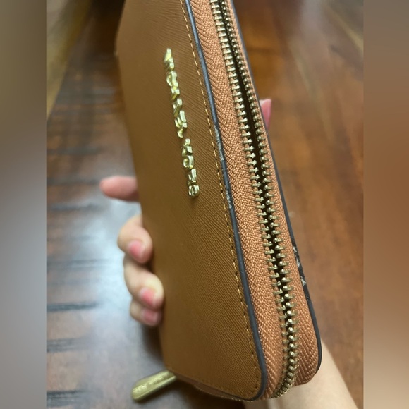 Michael Kors Jet Set Travel Continental Wallet – Acorn Brown - Picture 5 of 7